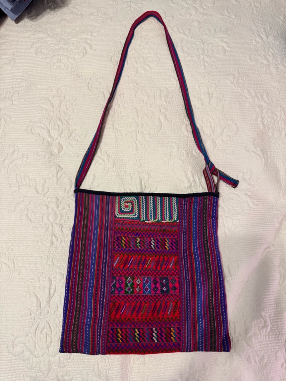 Handwoven Multicolor Crossbody Bag - Vibrant Striped Design